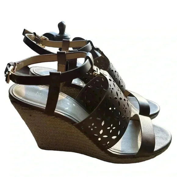 Michael Kors Womens Darci Espadrille Wedges Platforms
Sandals Heels-Size 7M - Picture 2 of 8